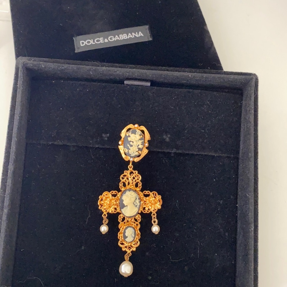 Dolce & Gabbana earring